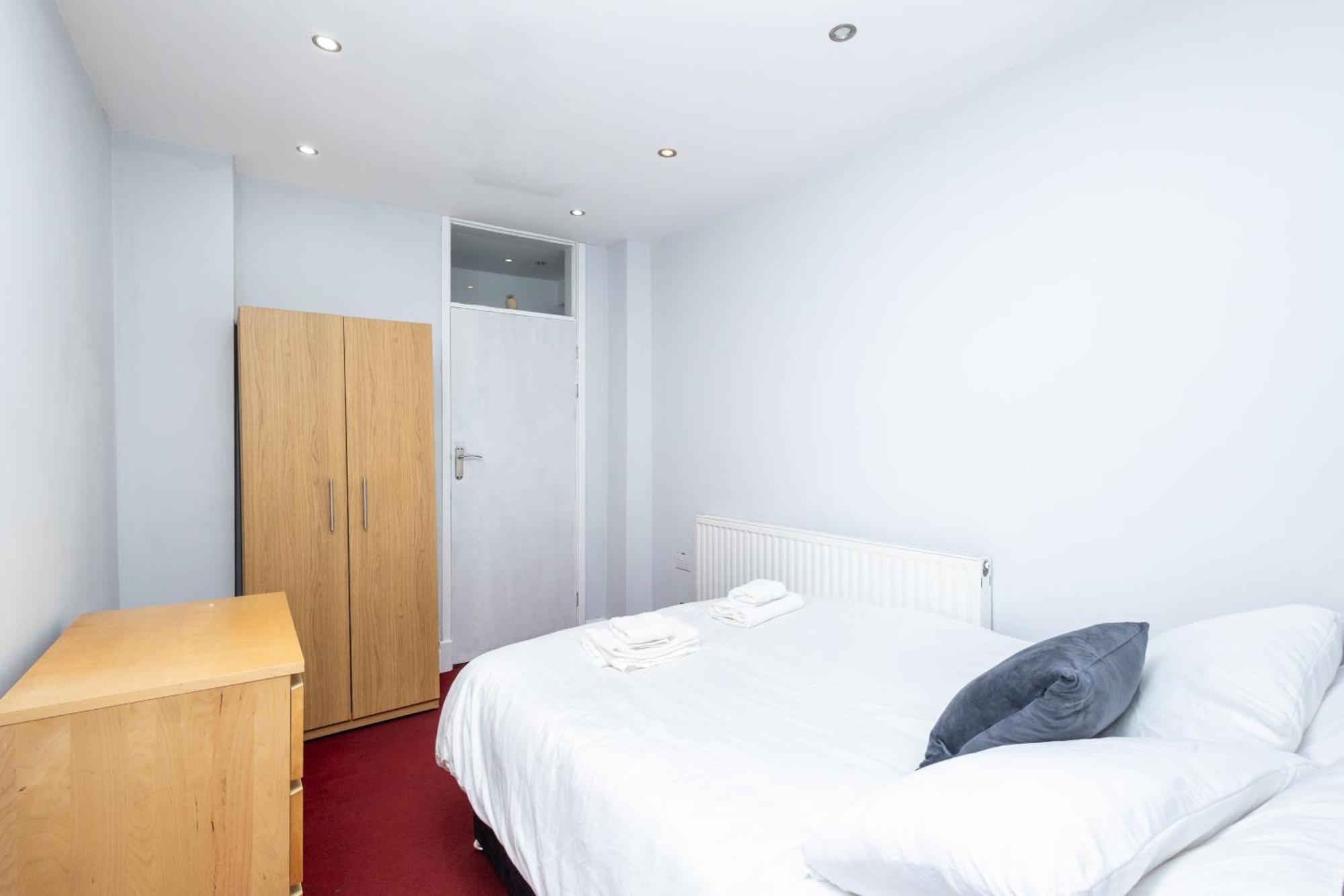 Spacious 3 Bedroom Ground Floor Apartment - 10 Mins From City Centre Leeds  Exterior photo